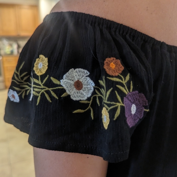 FOREVER 21 Embroidered Cropped Top ~ NWOT - Picture 9 of 15